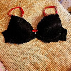 Marilyn Monroe    Black Lace w Pink Velvet Bra